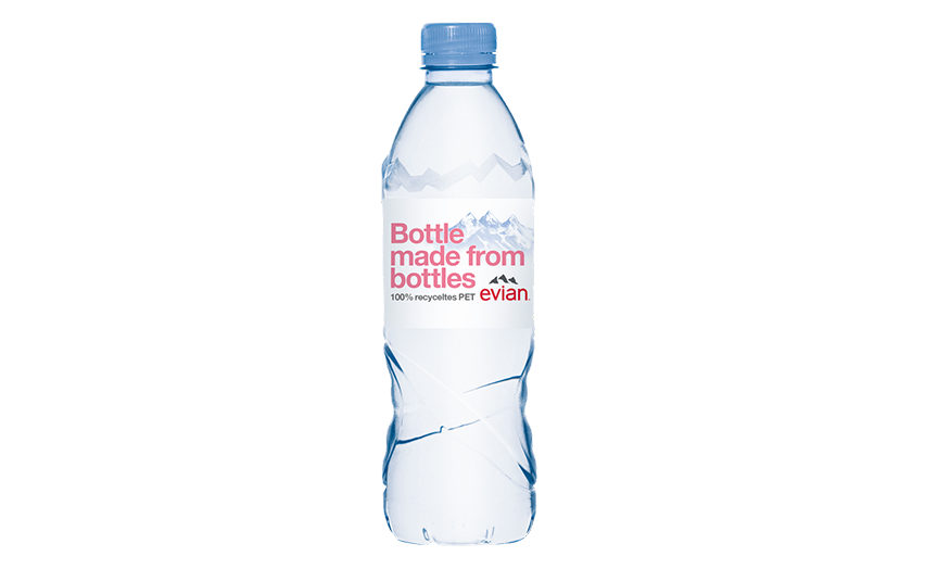 Aus anderen Flaschen hergestellte Evian-Flasche