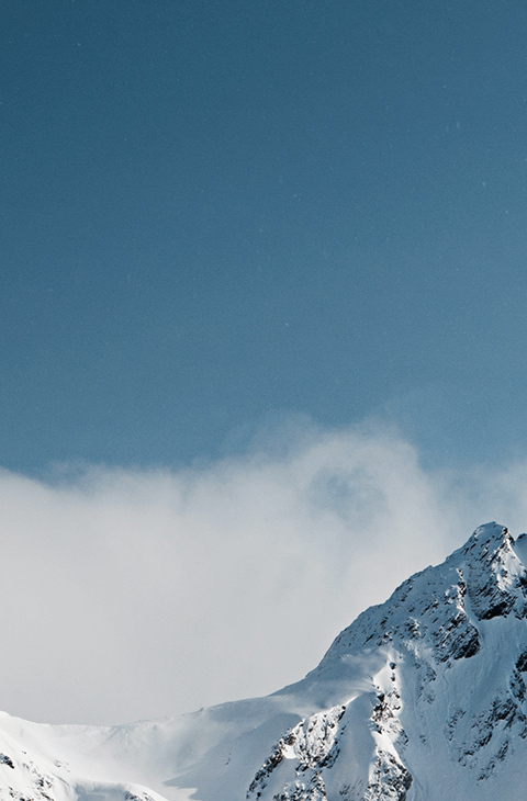 Schneebedeckter Berg ist die Quelle von evian