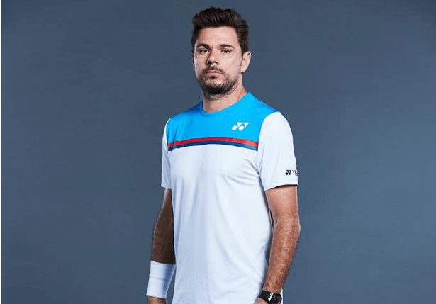 Schweizer Tennisspieler Wawrinka und die evian Partnerschaft für die Social-Media-Challenge "Flip It For Good"